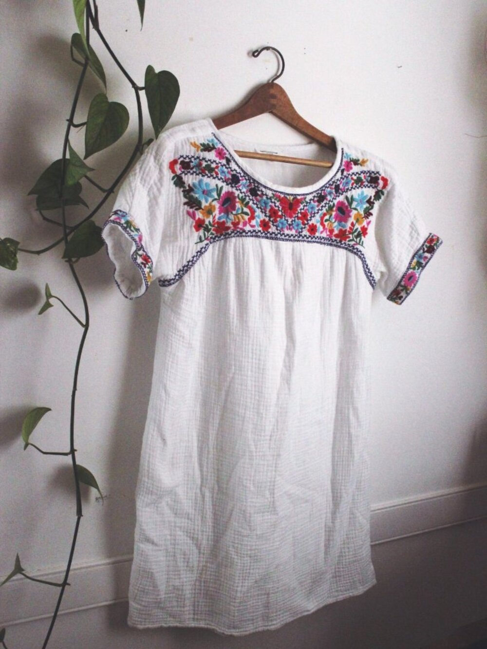 White Boho Tunic Dress Floral Embroidery 100% Cotton Beachlunchlounge S Short Sl - Picture 7 of 8